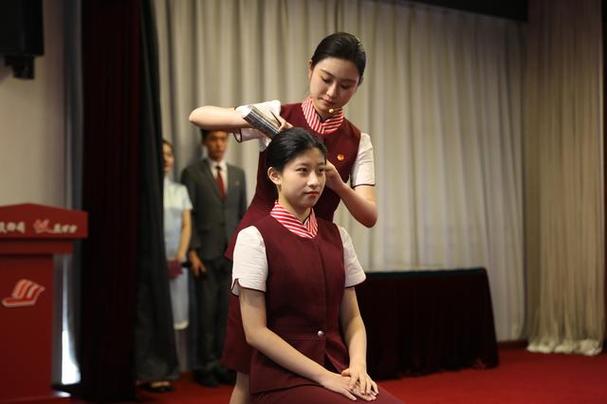 將禮儀教育寫進課表里，這所中職校創新德育教育新模式培養合格準民航禮儀服務
